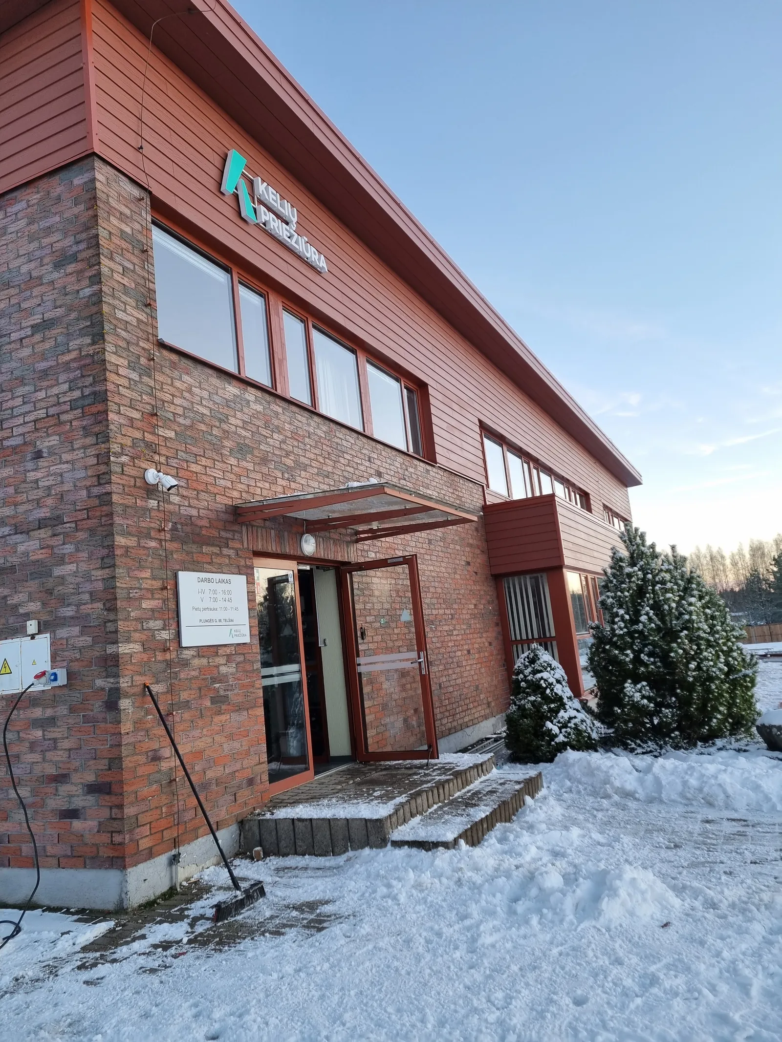 Monteret ventileret facade med cementbeklædningsbrædder