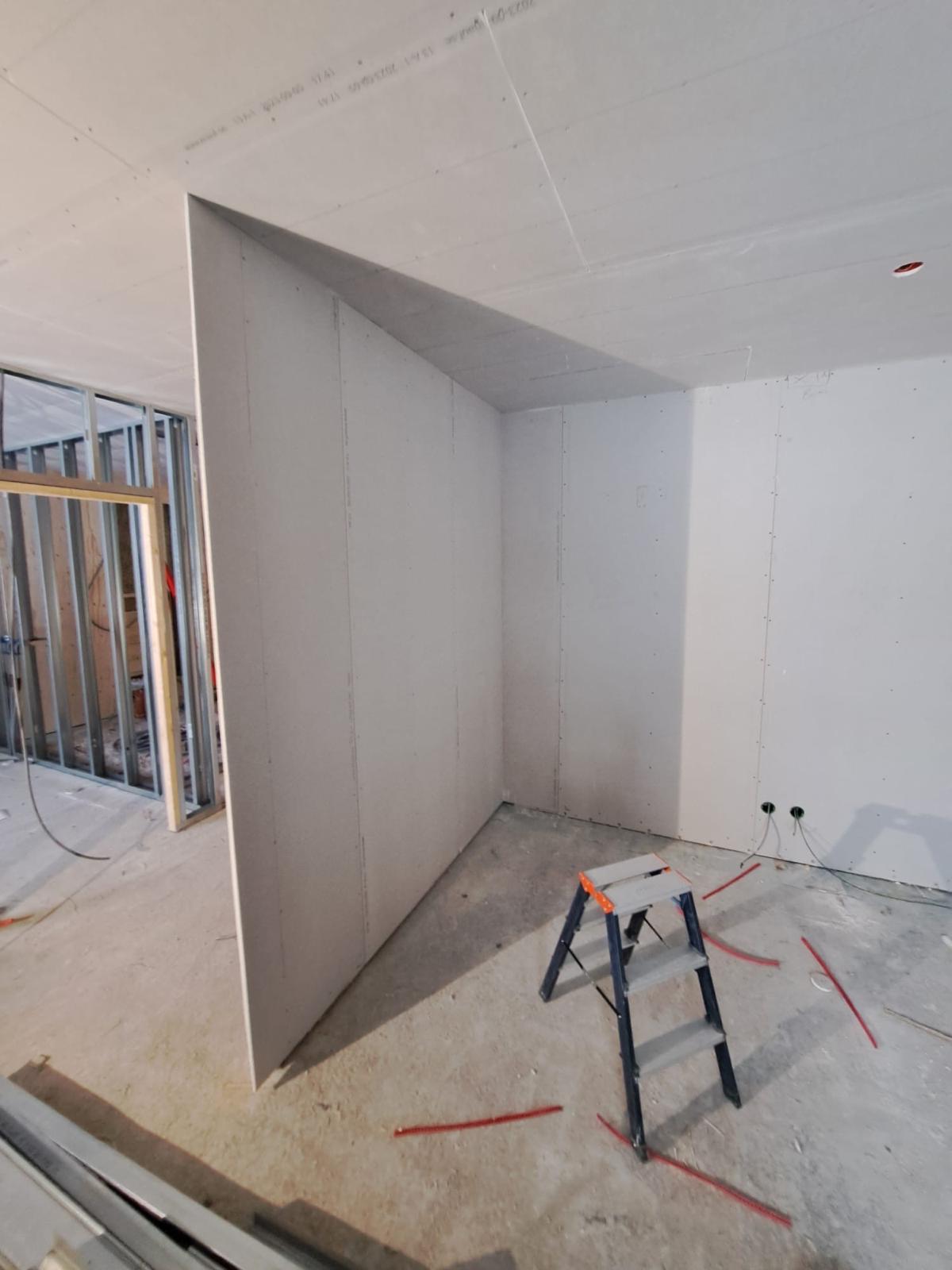 Prefab sienų ir statybos darbų eiga